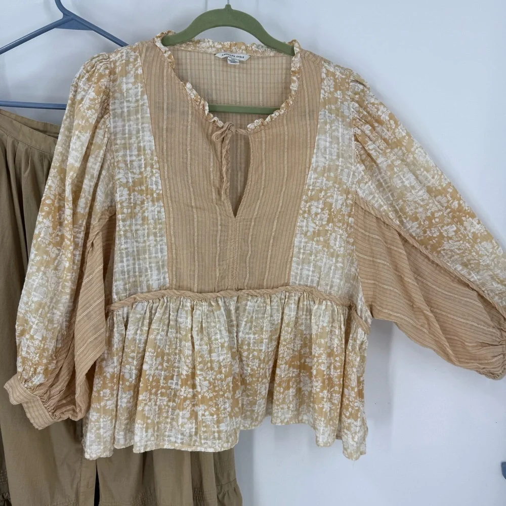 American Eagle cropped BoHo floral print wide sleeve Peblum  Beige Blouse L - Picture 10 of 11
